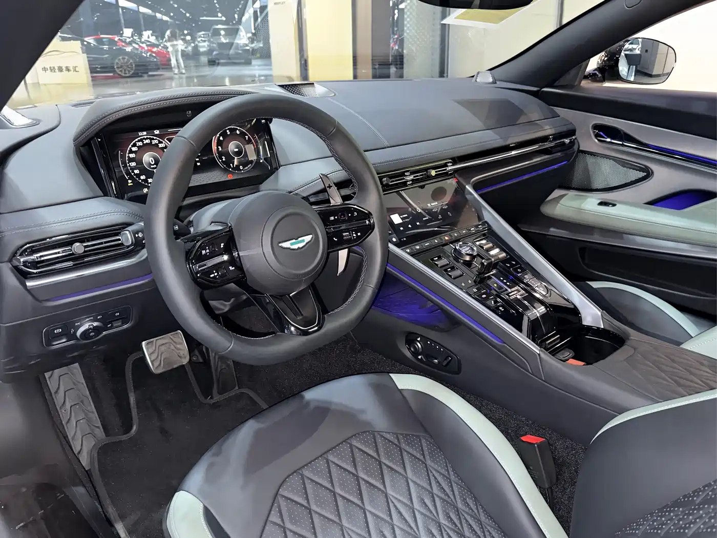 Aston Martin DB12 2025 4.0T V8 Coupe фото 5