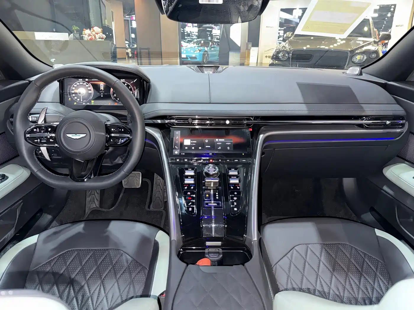 Aston Martin DB12 2025 4.0T V8 Coupe фото 13