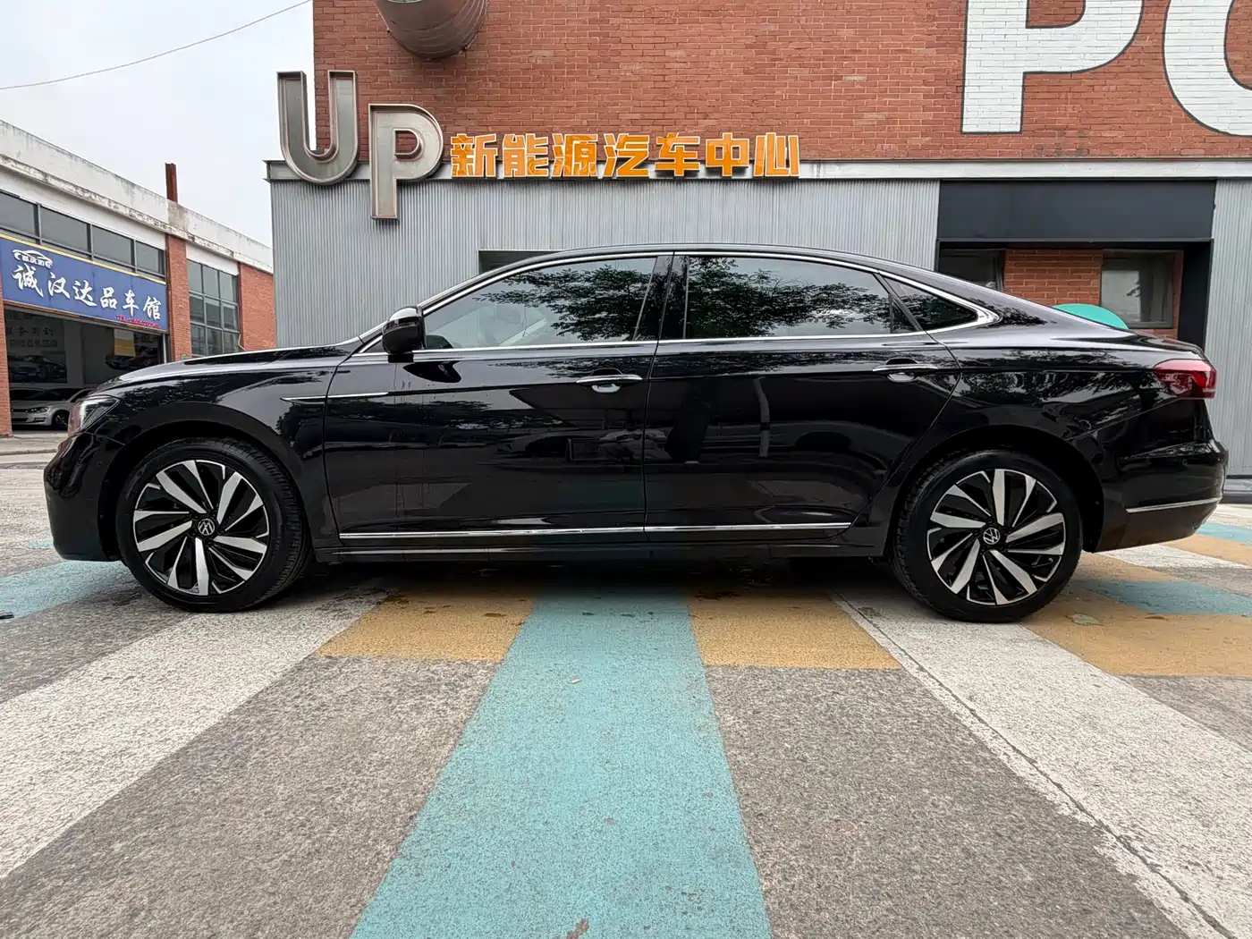 Volkswagen Passat 2022 330TSI Starlight Luxury Edition фото 4