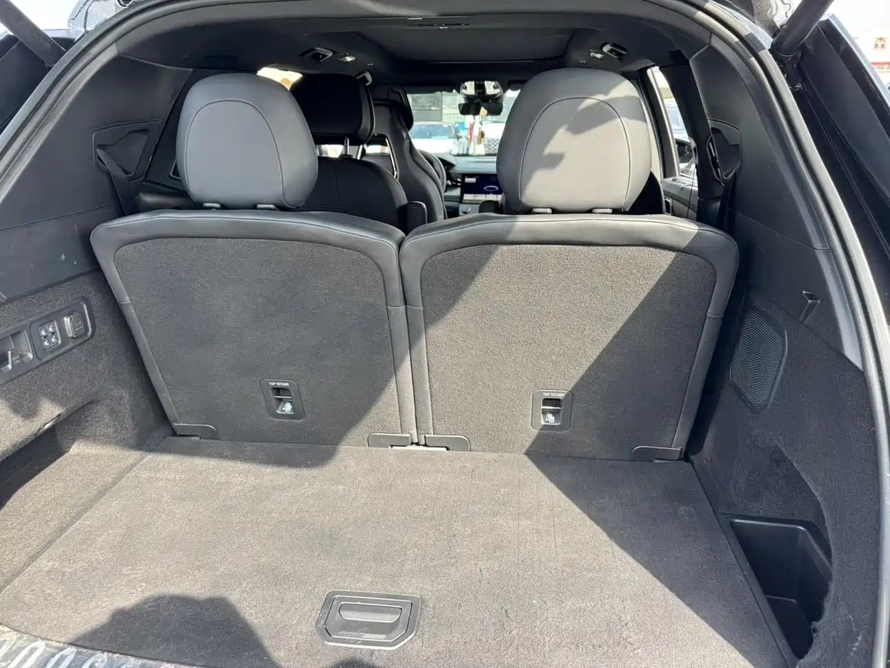 Lynk & Co 09 EM-P 2021 2.0T PHEV Ultra 6-seater фото 15