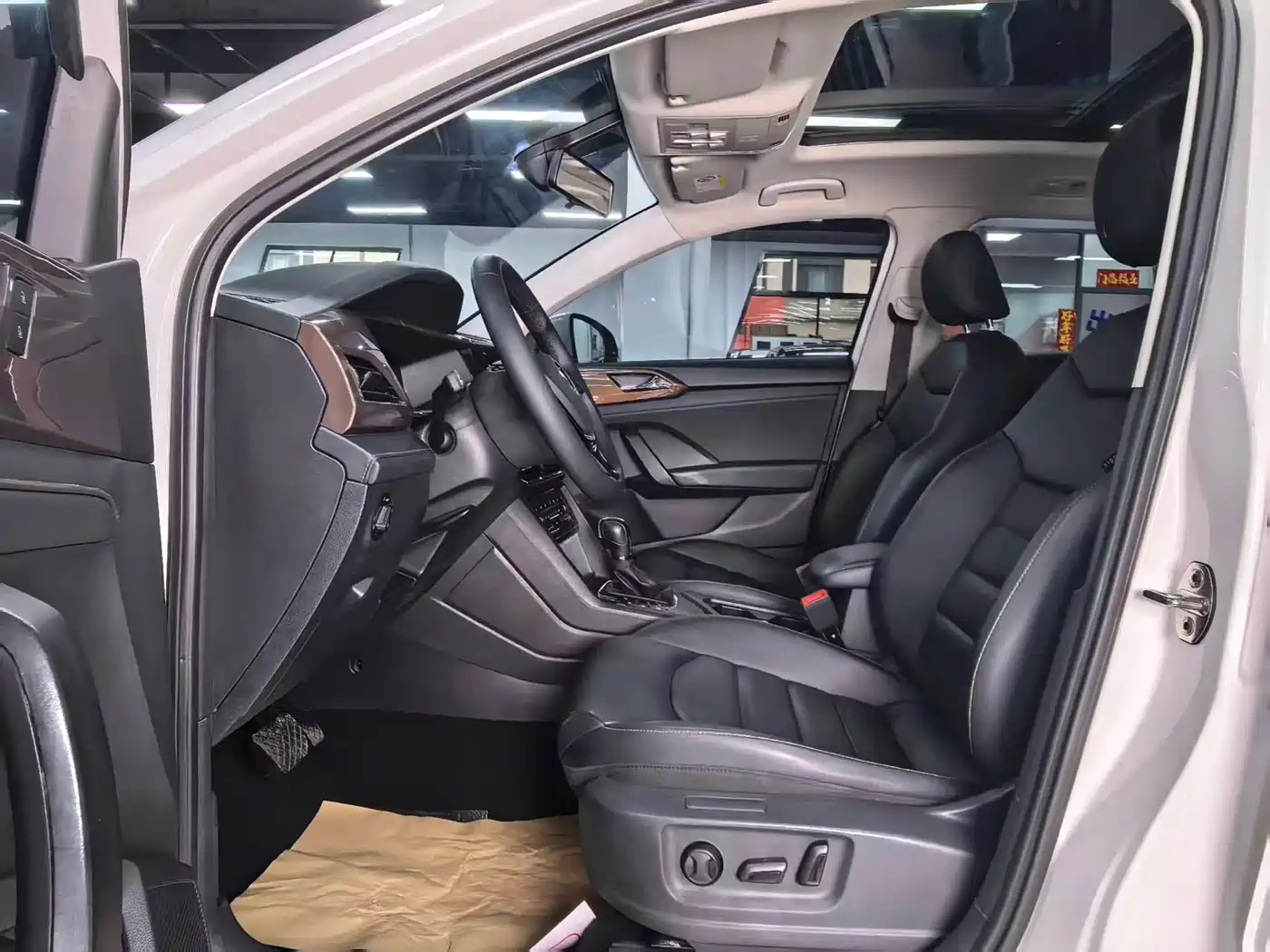 Volkswagen Tharu 2022 280TSI FWD Luxury Edition фото 8