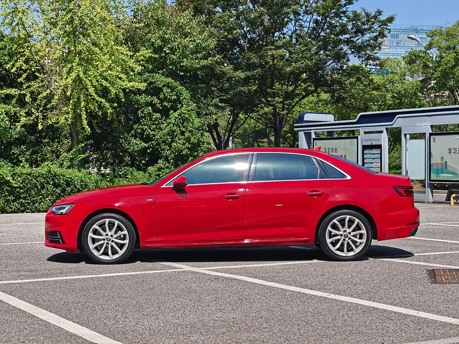 Фото 8 - Audi A4L