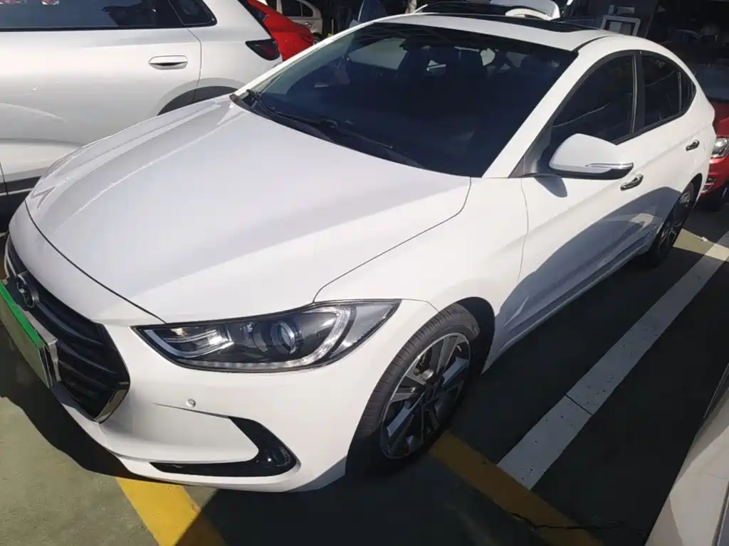 Photo 1 - Hyundai Elantra
