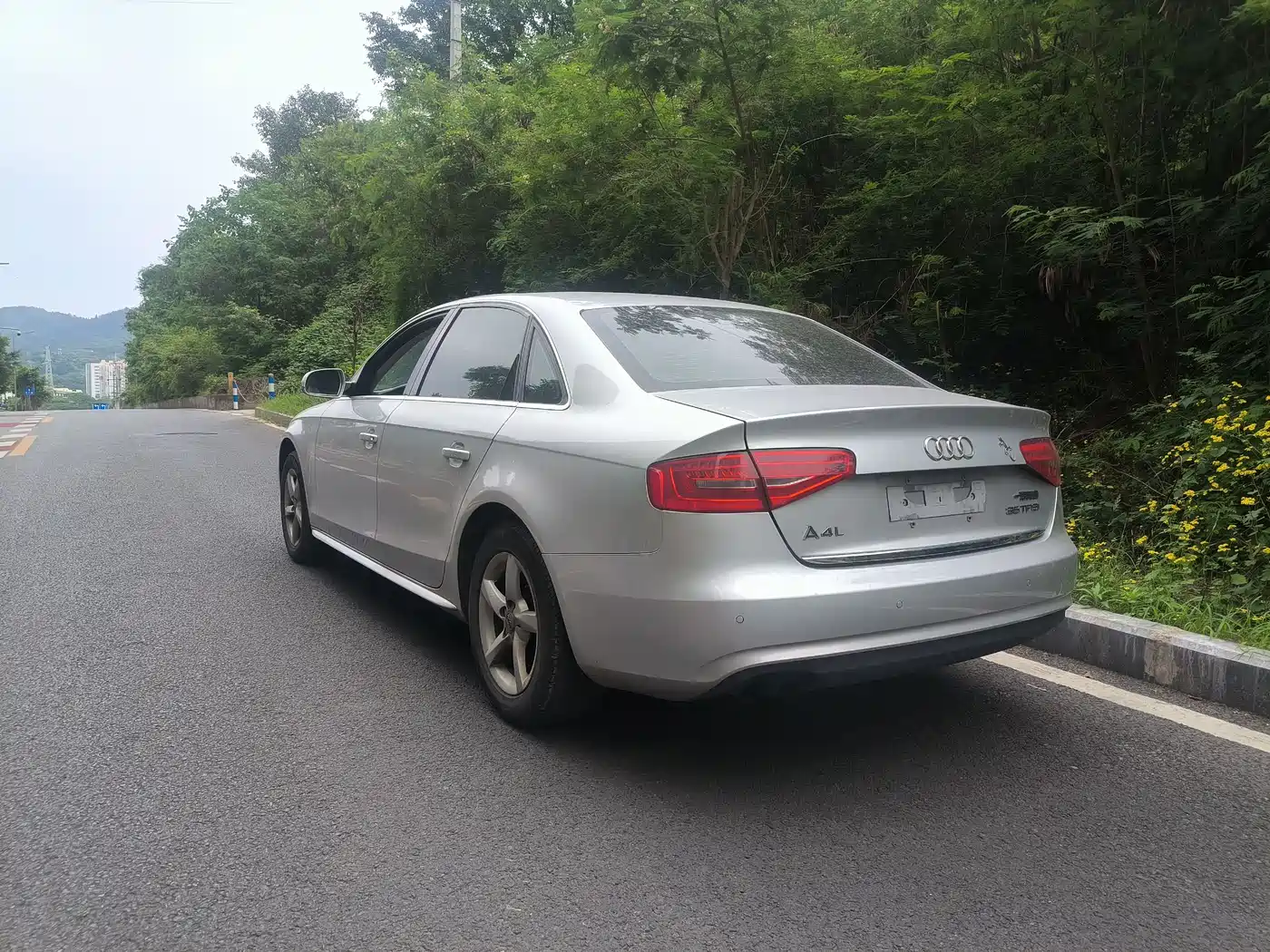 Audi A4L 2013 35 TFSI Automatic Comfort фото 8