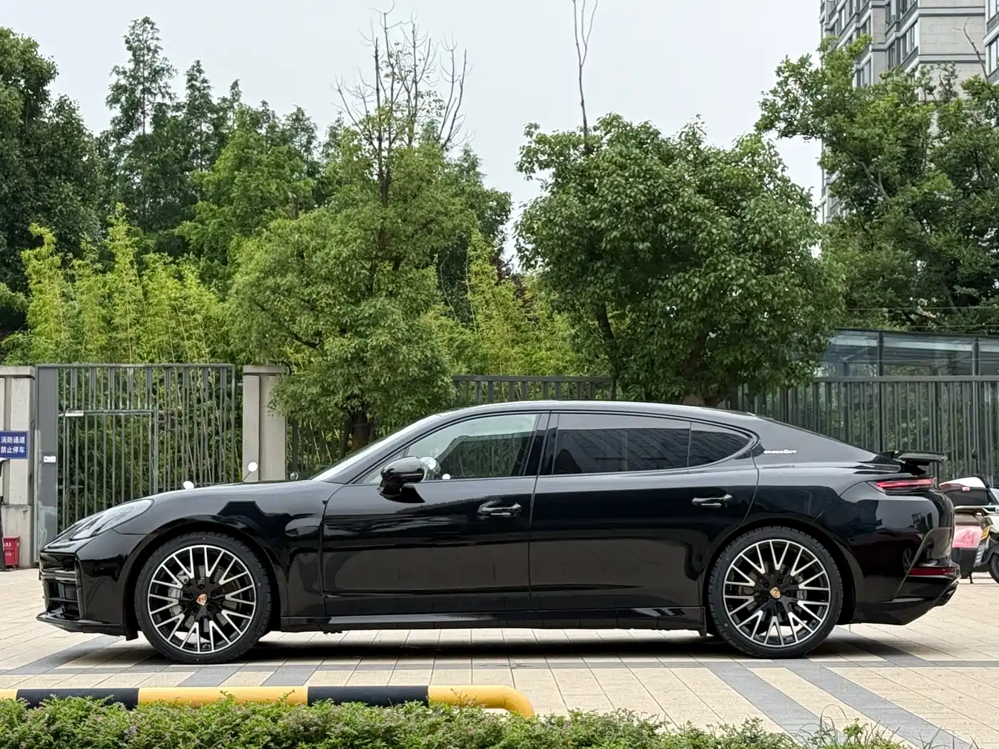 Porsche Panamera 2014 Panamera 4S Executive 3.0T фото 3