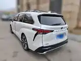 Фото 25 - Toyota Granvia