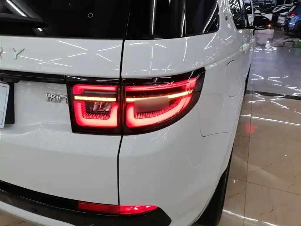 Land Rover Discovery Sport 2025 249PS Performance Tech Edition фото 8