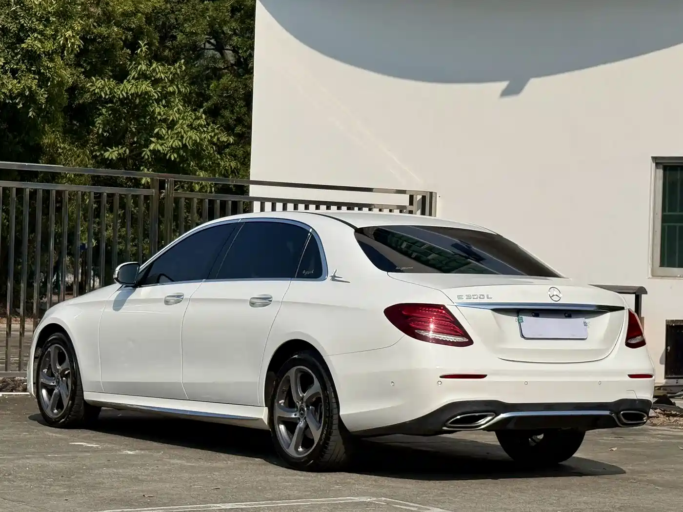 Mercedes-Benz E-Class 2016 E 300 L Sport Fashion Type фото 14