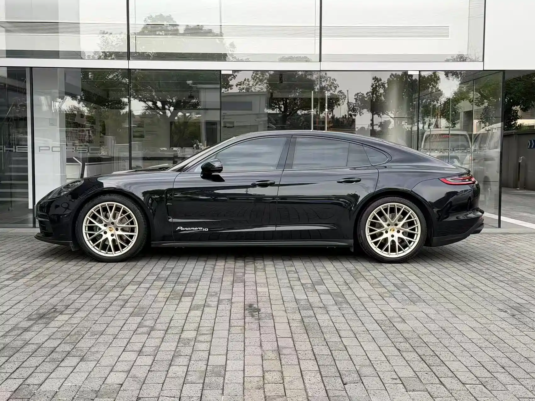 Фото 2 - Porsche Panamera