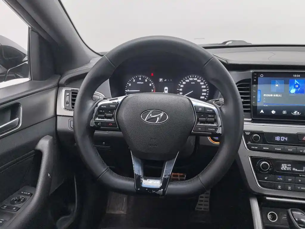 Photo 11 - Hyundai Sonata