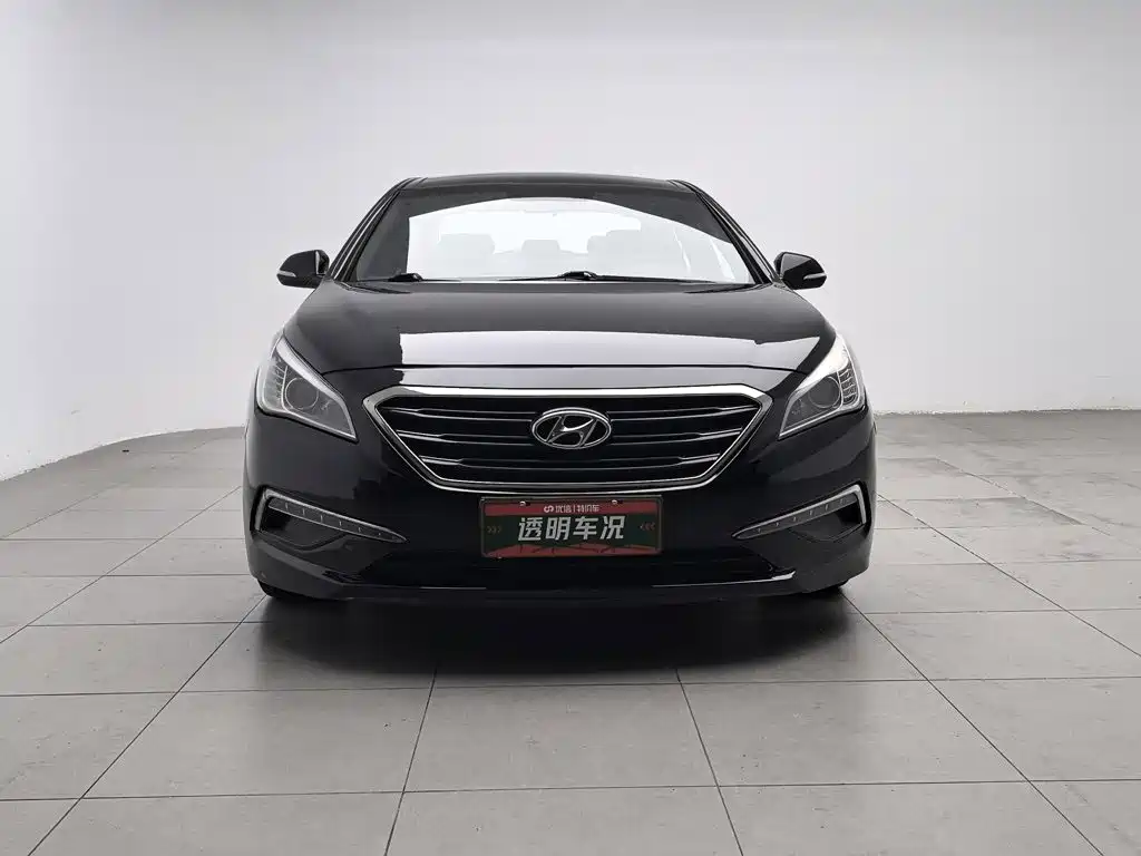 Photo 3 - Hyundai Sonata