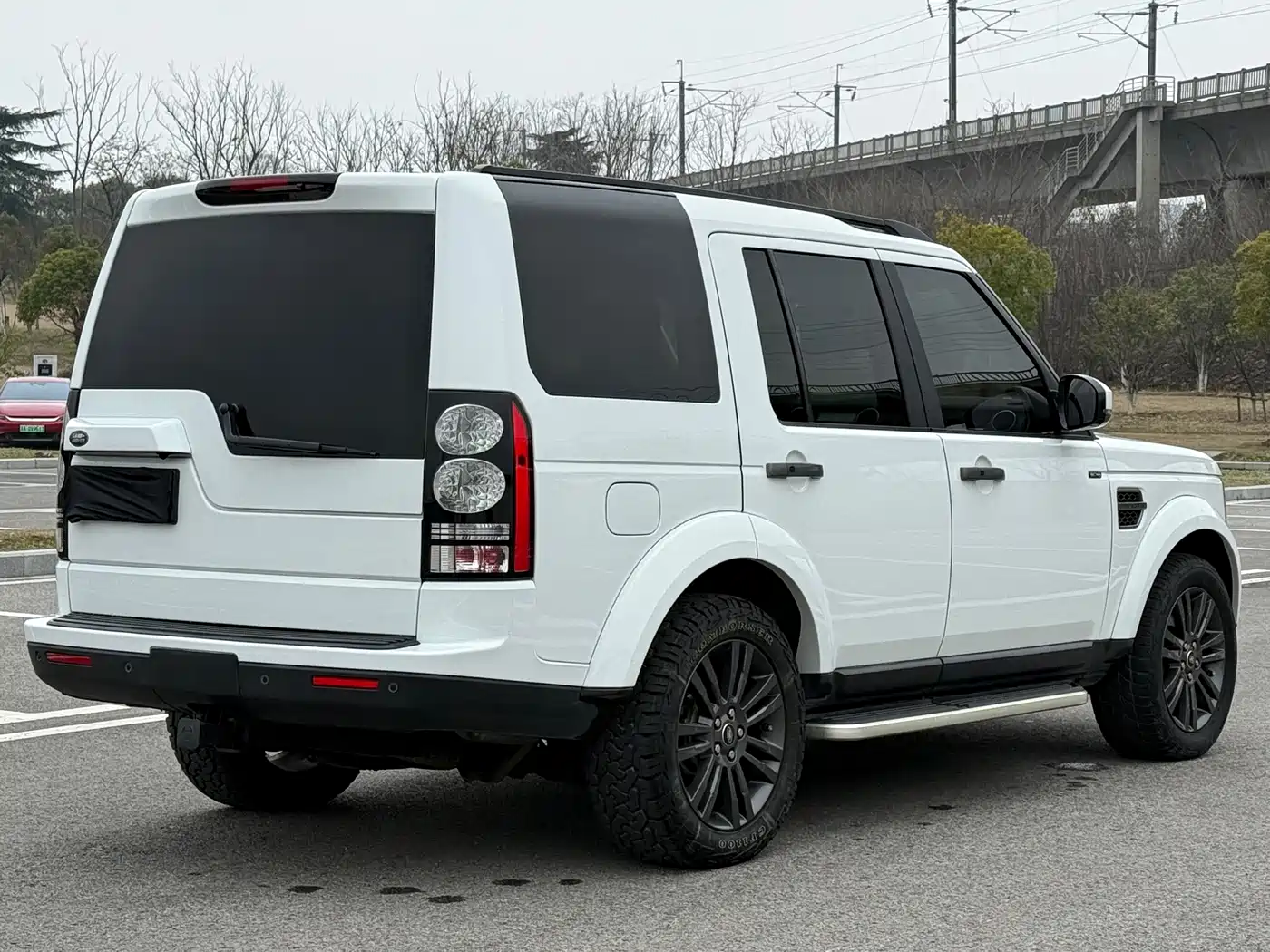 Land Rover Discovery 2015 3.0 SC V6 SE фото 6