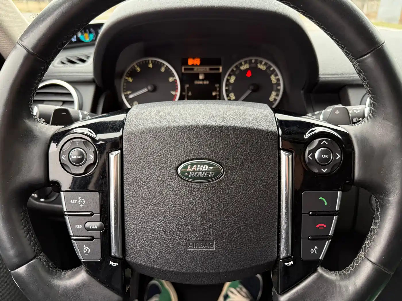 Land Rover Discovery 2015 3.0 SC V6 SE фото 14