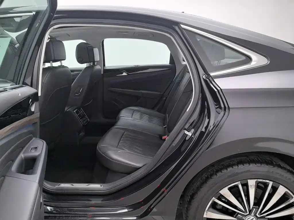 Photo 15 - Volkswagen Passat