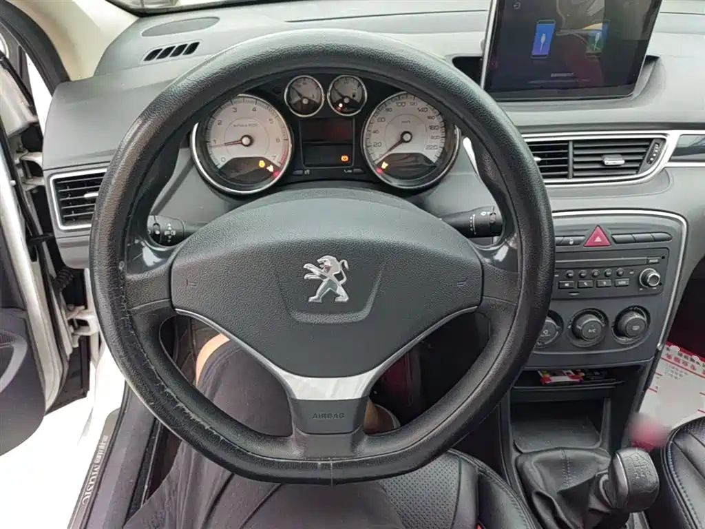 Peugeot 308 2014 Model Joy Edition Classic 1.6L Manual Superior Style фото 11