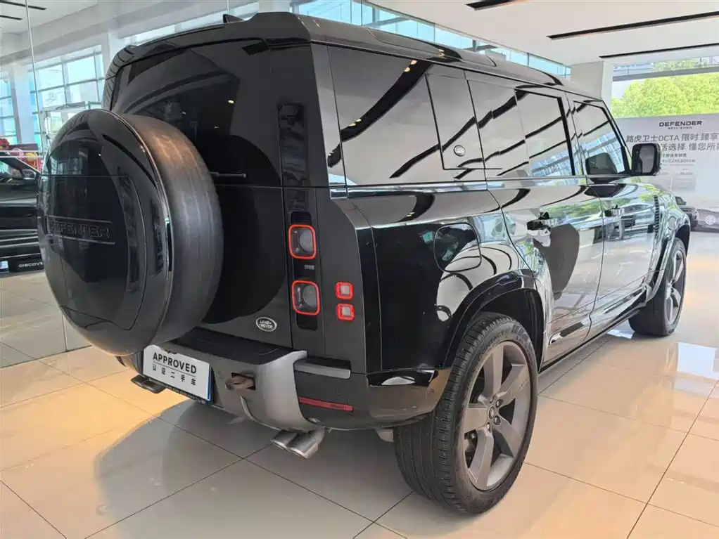 Land Rover Defender 2023 Facelift 110 5.0T V8 фото 6
