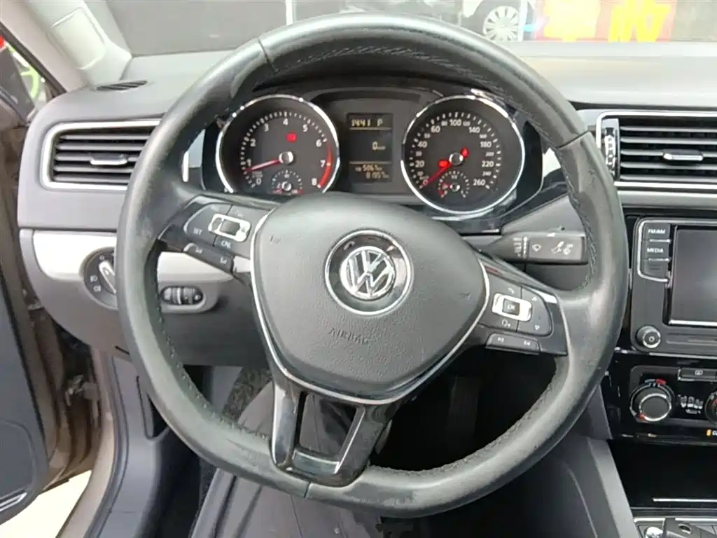 Volkswagen Sagitar 2017 230TSI Automatic Comfort фото 11