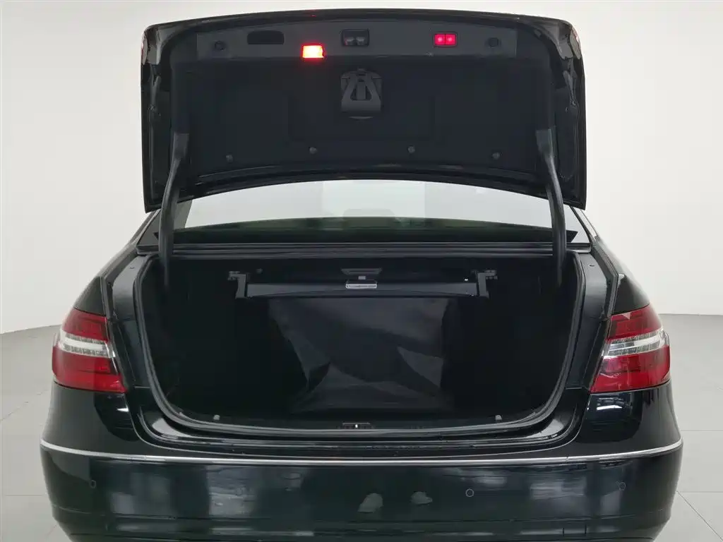 Mercedes-Benz E-Class 2013 E 300 L Fashion фото 16