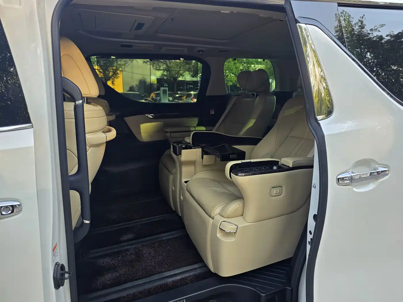 Toyota Vellfire 2023 2021 Crown Hybrid 2.5L HV Premium Edition