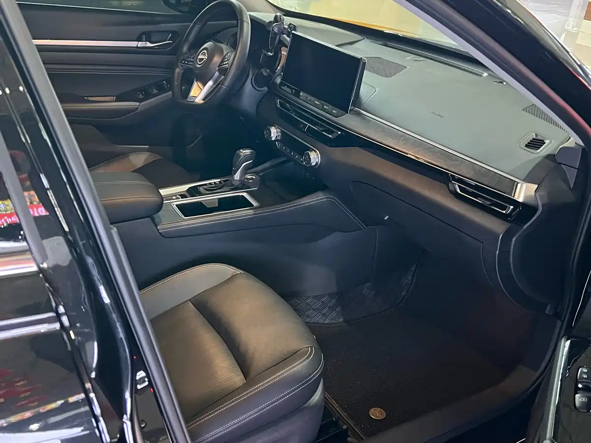 NISSAN TEANA