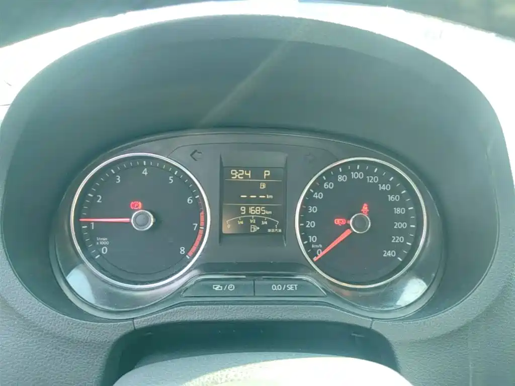 Volkswagen Polo 2016 1.6L Automatic Comfort фото 12