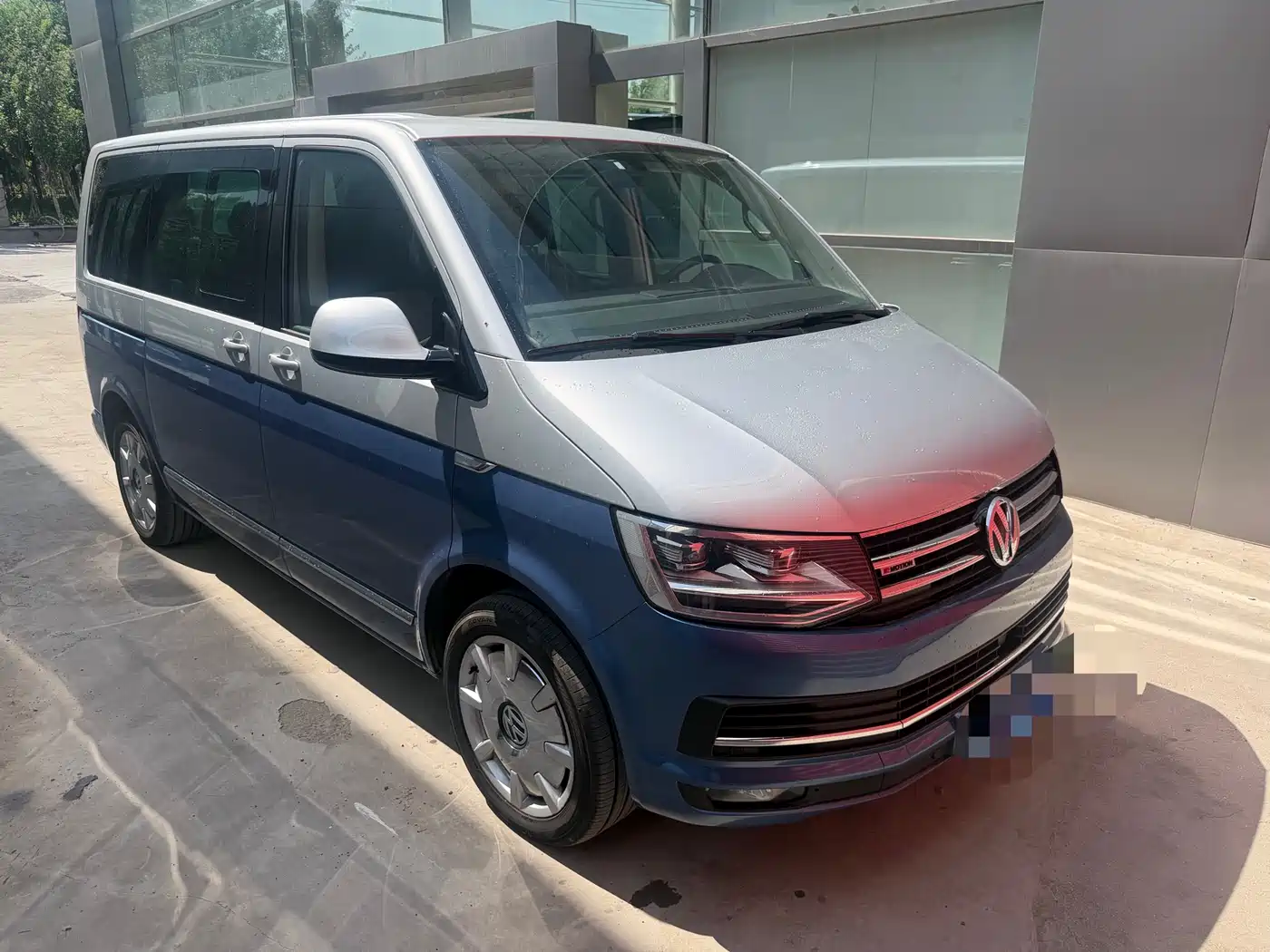 Volkswagen Multivan 2018 2.0TSI 4WD Leisure Edition 7-Seater фото 2