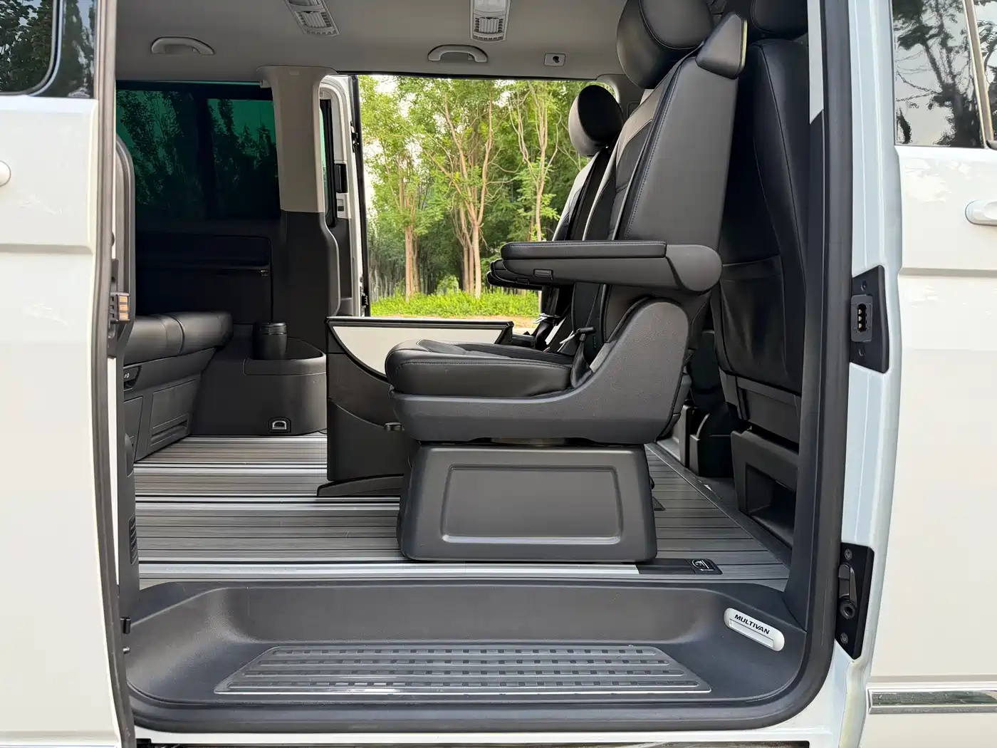 Volkswagen Multivan 2019 2.0TSI 4WD Premium 7-seater фото 24