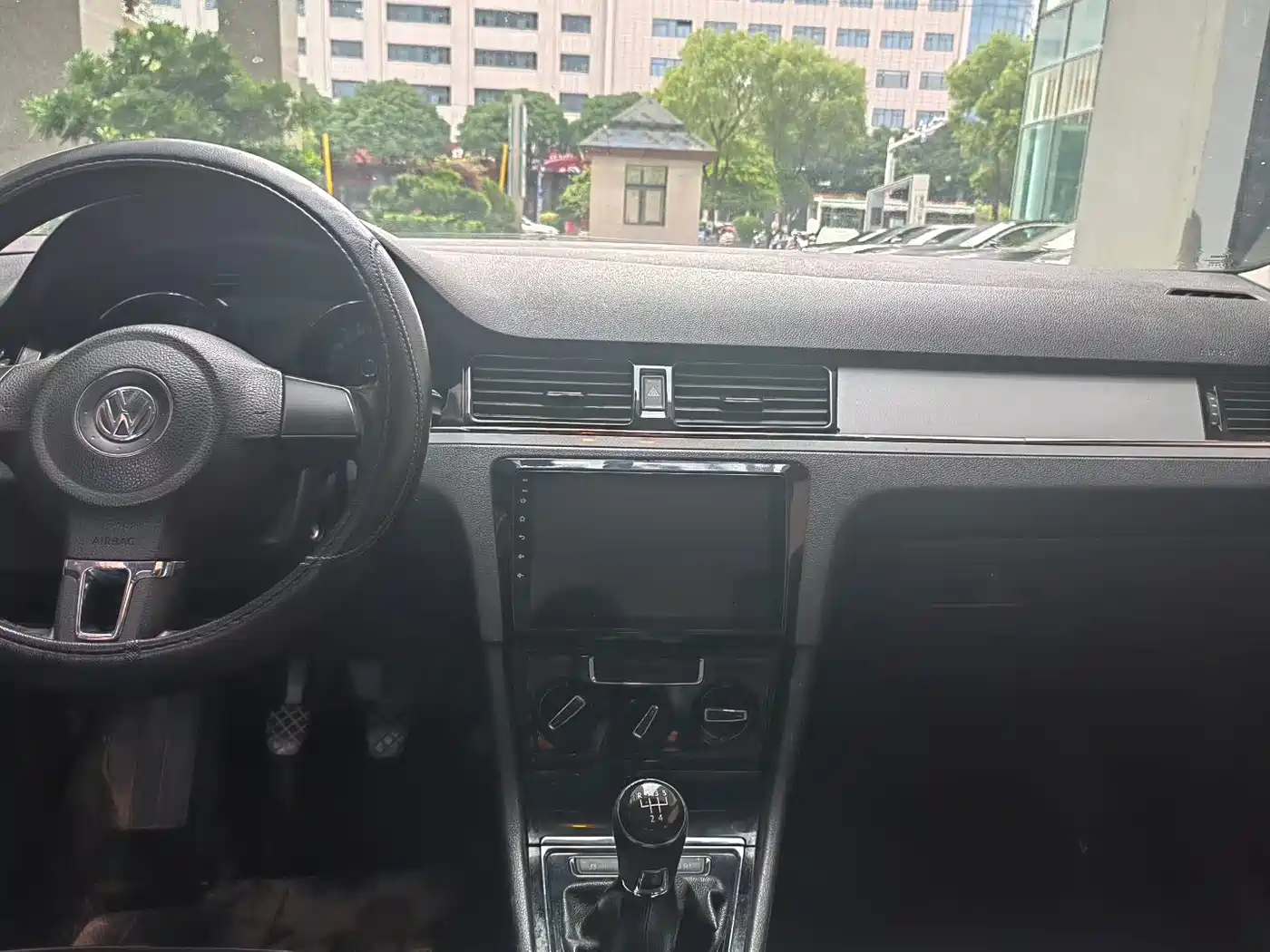 Volkswagen Bora 2014 1.6L Manual Comfort Edition фото 8