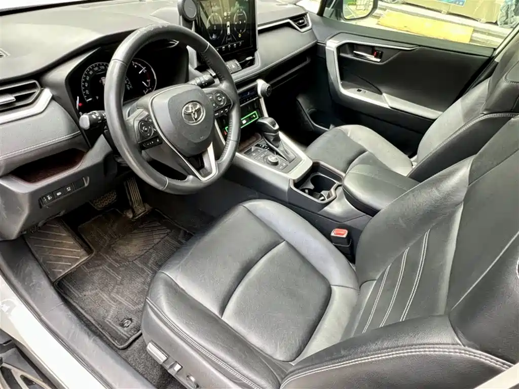 Toyota RAV4 Rongfang 2020 2.0L CVT 4WD Premium Edition фото 12