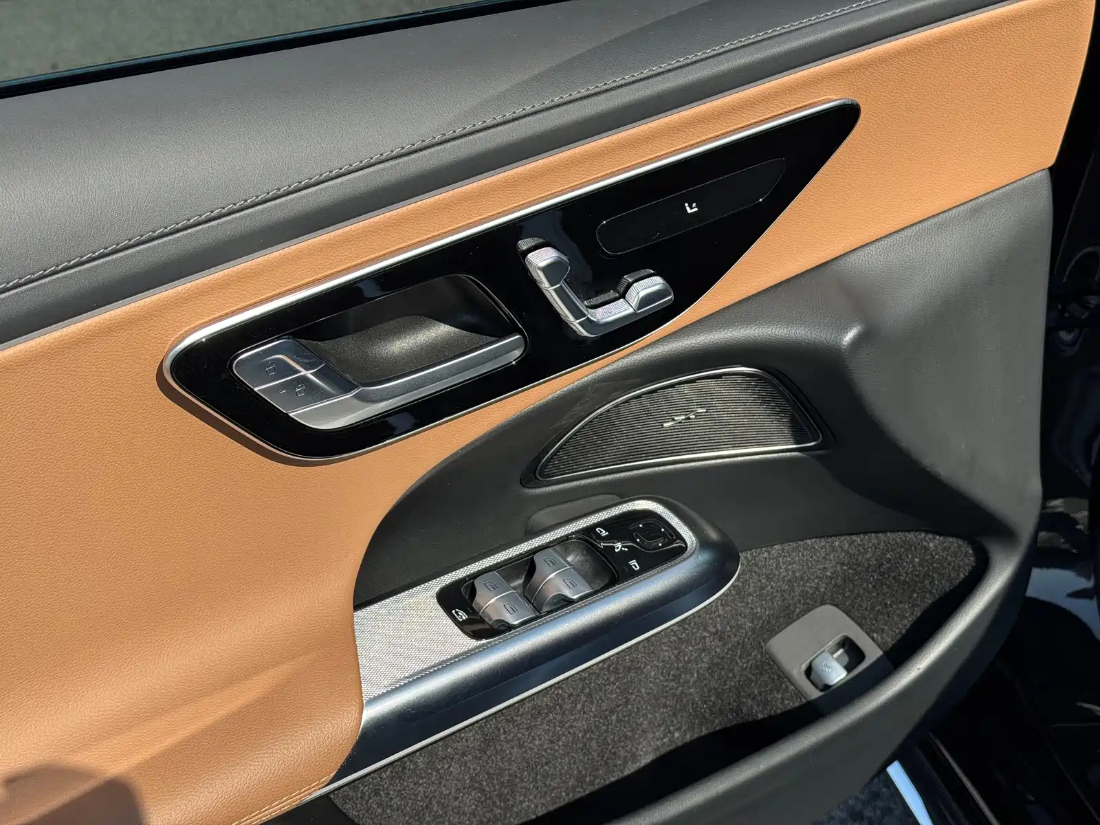 Фото 5 - Mercedes-Benz E-Class