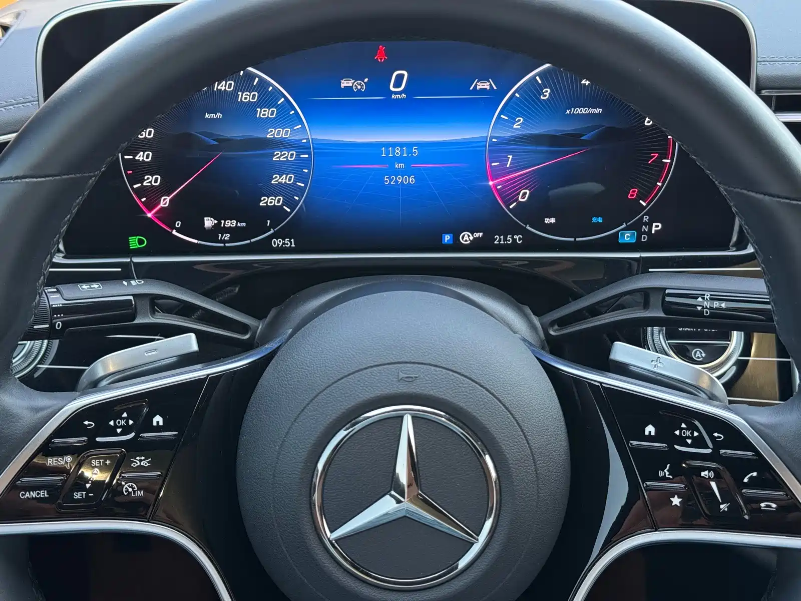 Фото 4 - Mercedes-Benz E-Class