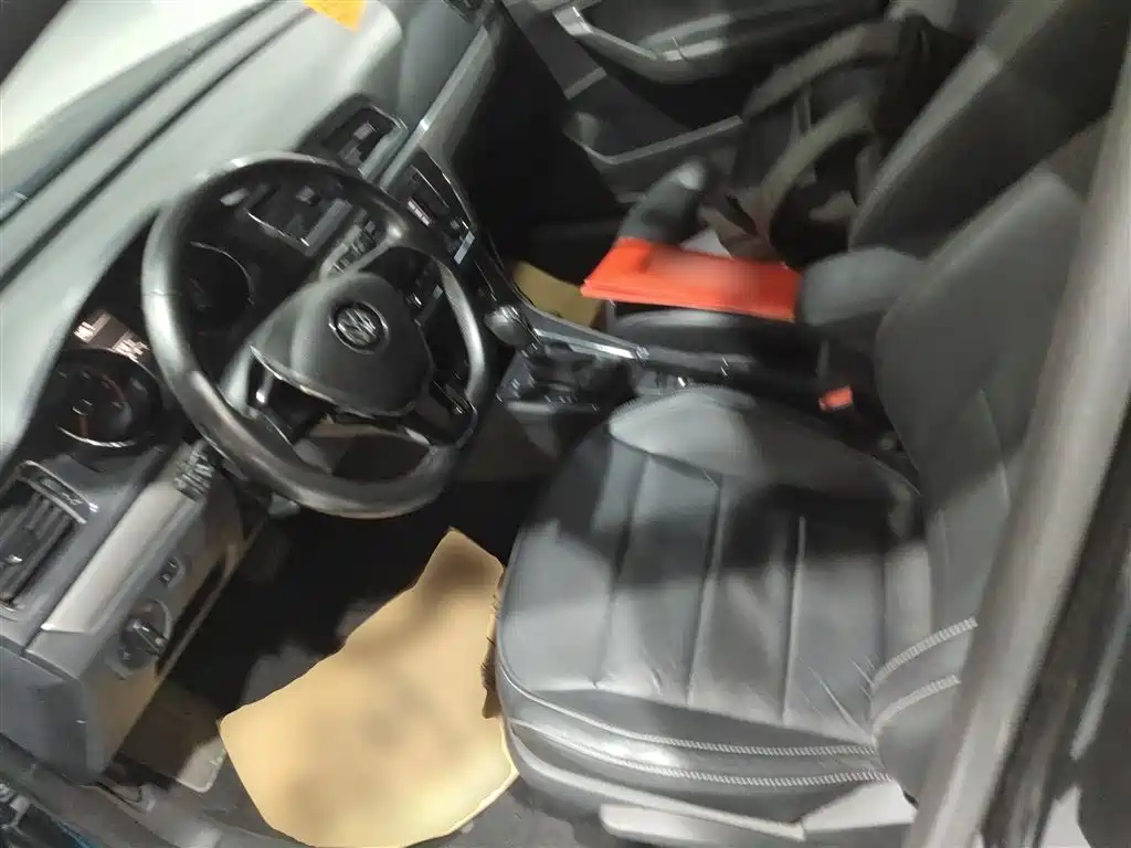 Volkswagen Lavida 2015 1.6L Automatic Comfort Edition фото 11