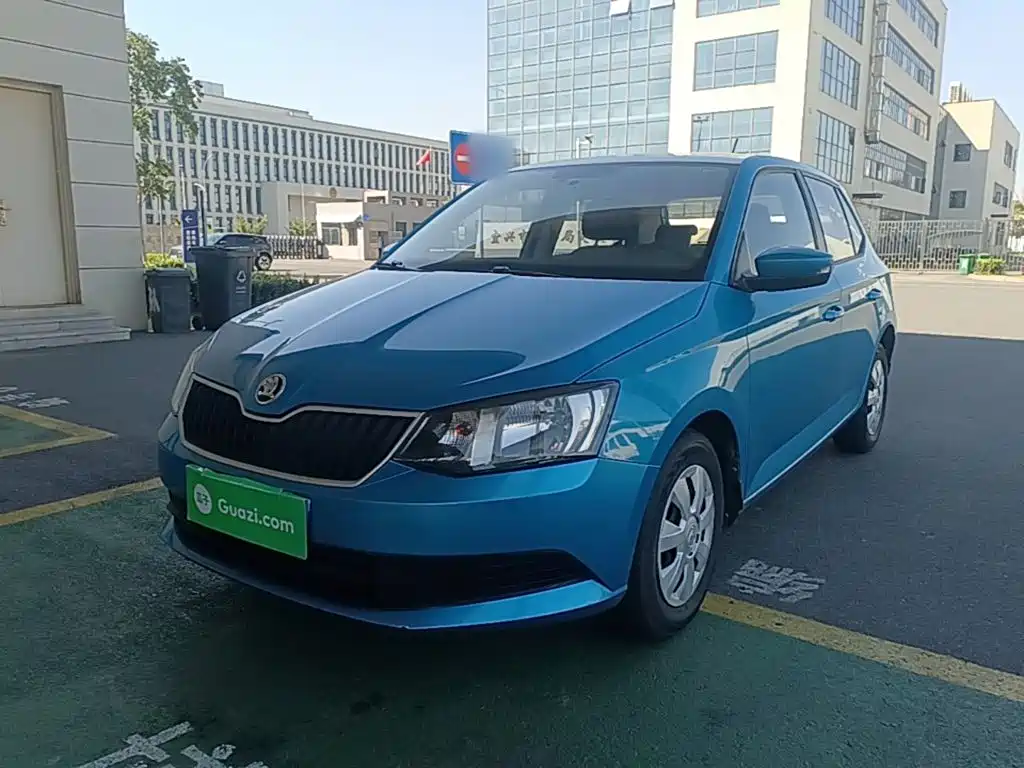  Škoda Fabia 2015 1.4L Automatic Advance Edition