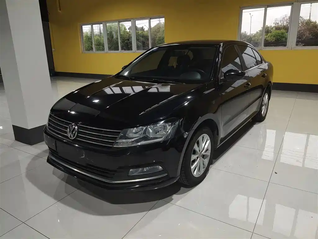 Volkswagen Lavida 2015 1.6L Automatic Comfort Edition фото 2