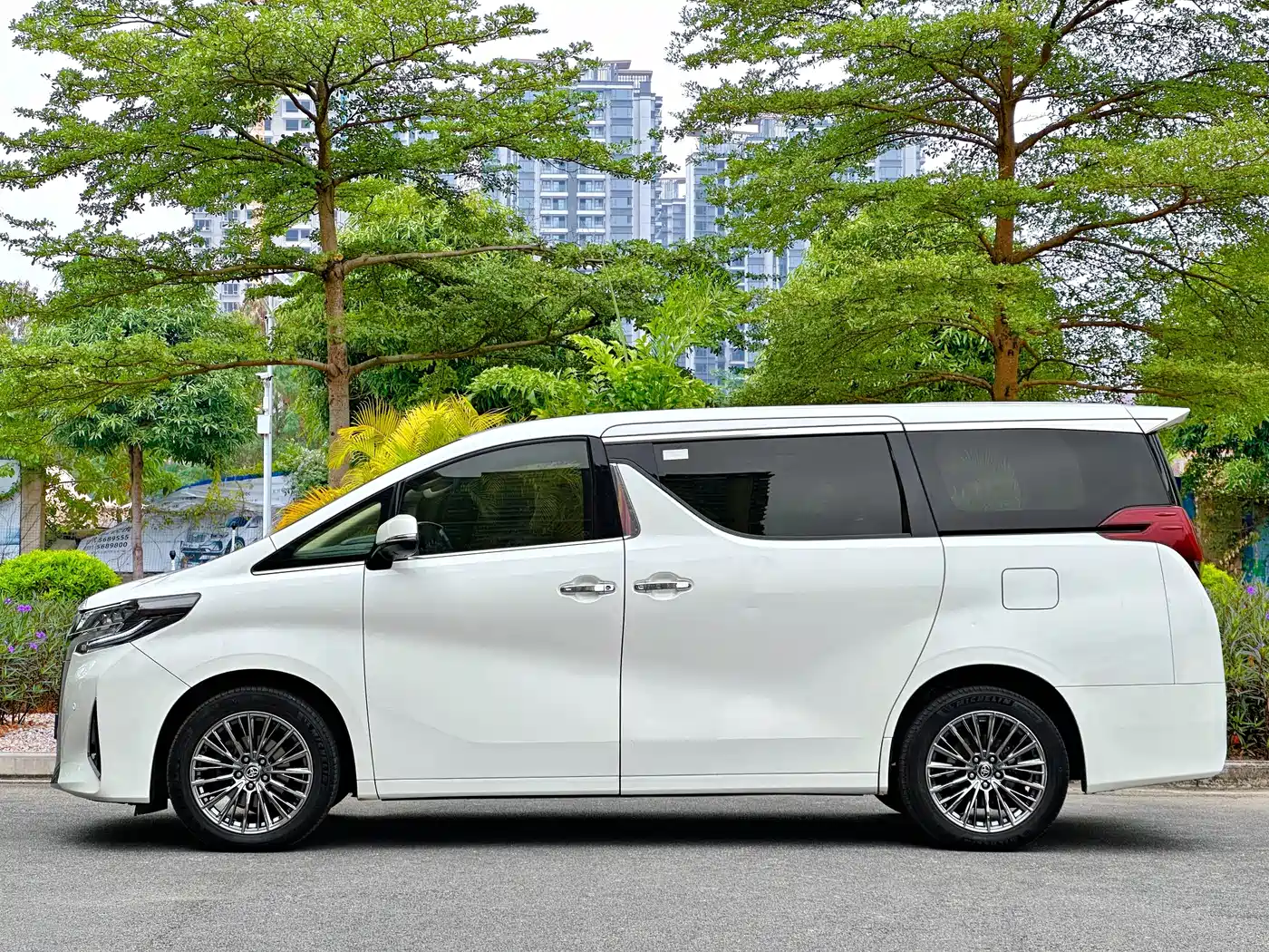 Toyota Alphard 2015 3.5L Premium Edition фото 4