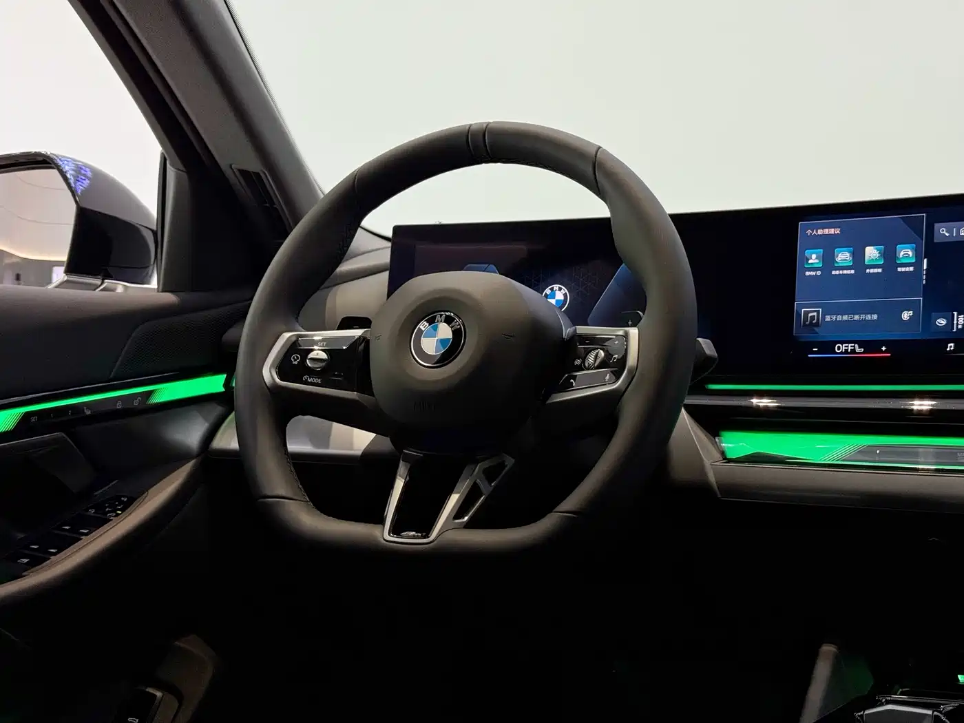 BMW 5 Series 2025 525Li M Sport Package фото 20