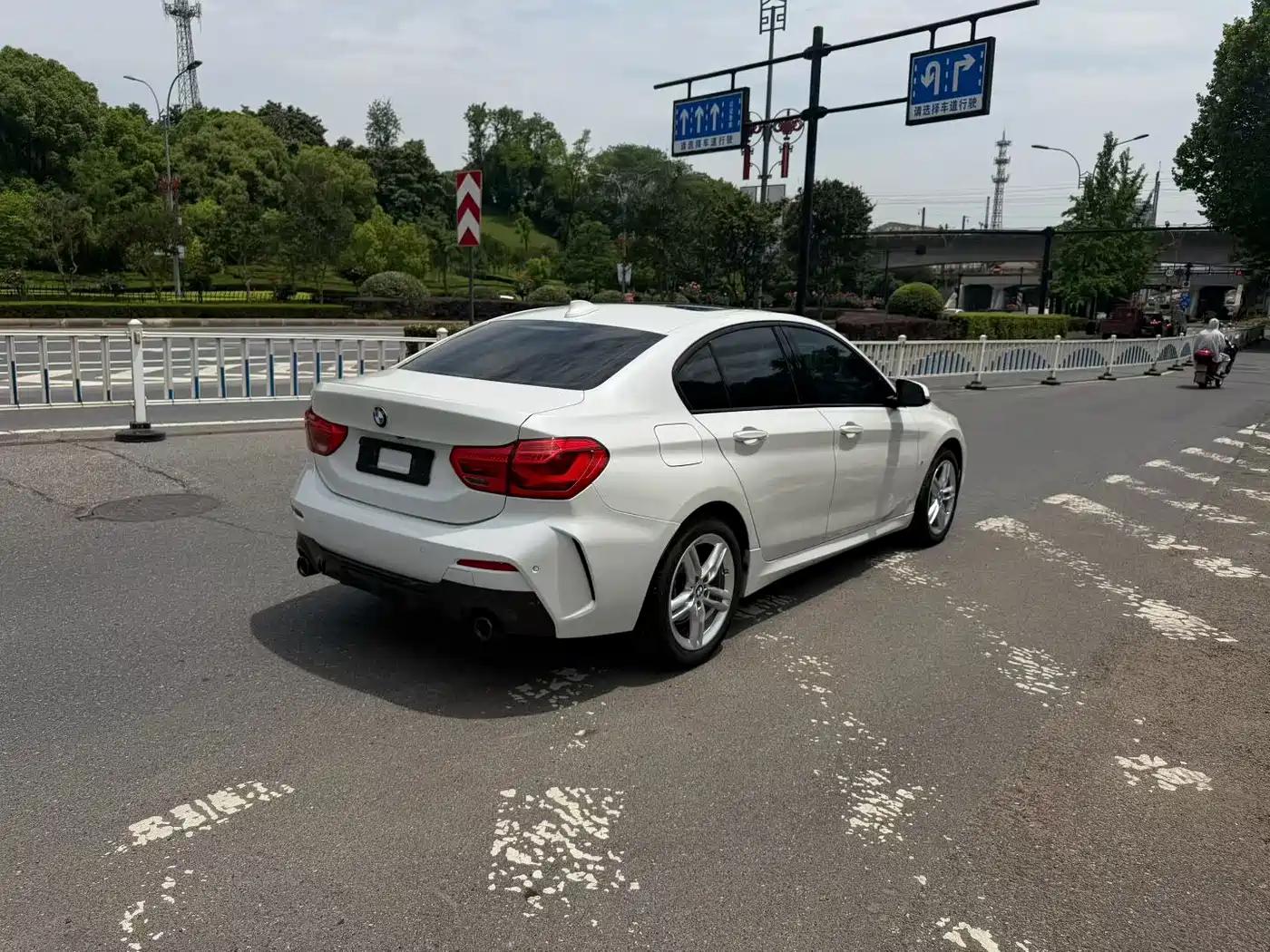 BMW 1 Series 2021 120i M Sport Shadow Edition фото 7