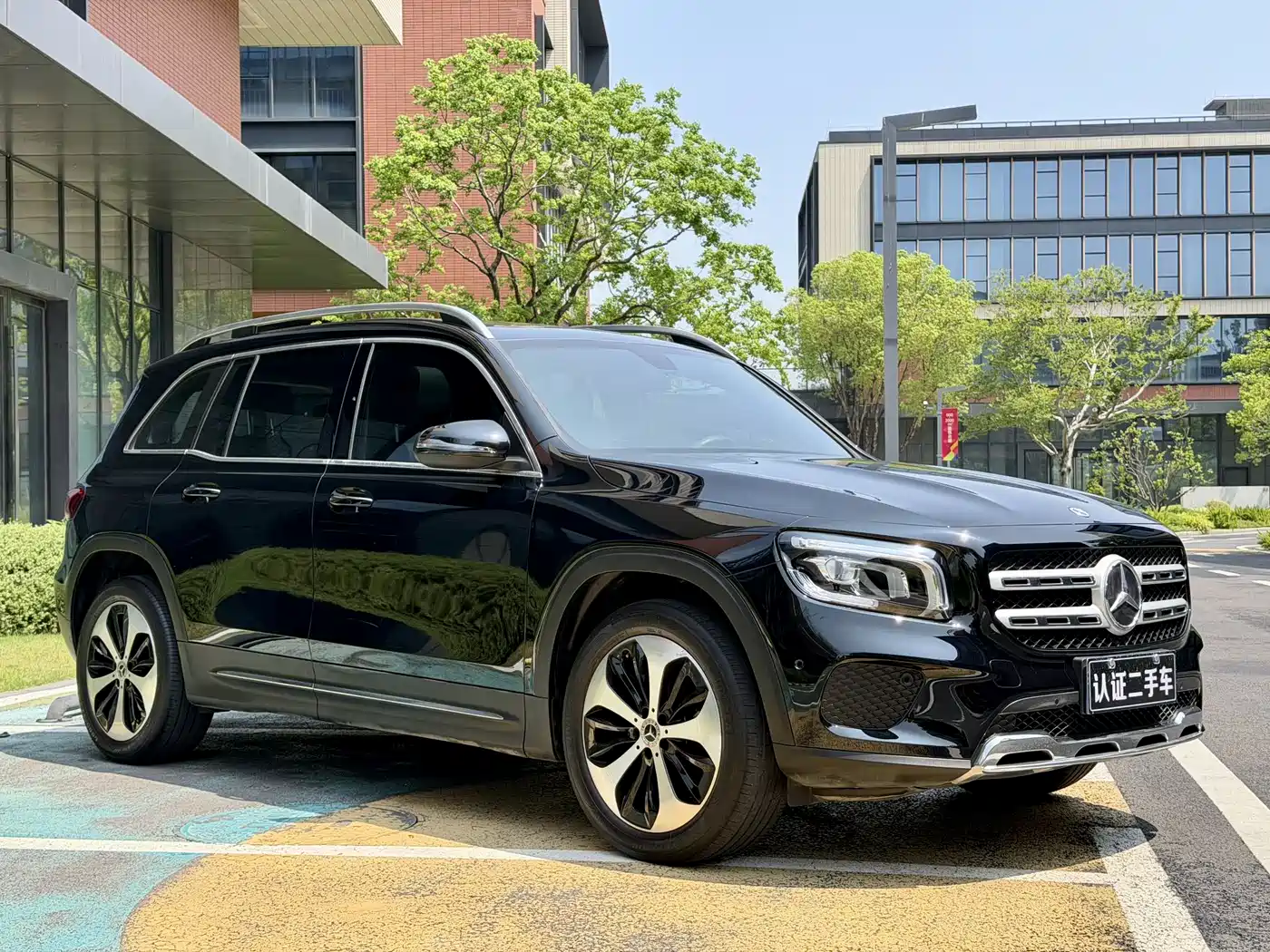 MERCEDES-BENZ GLB