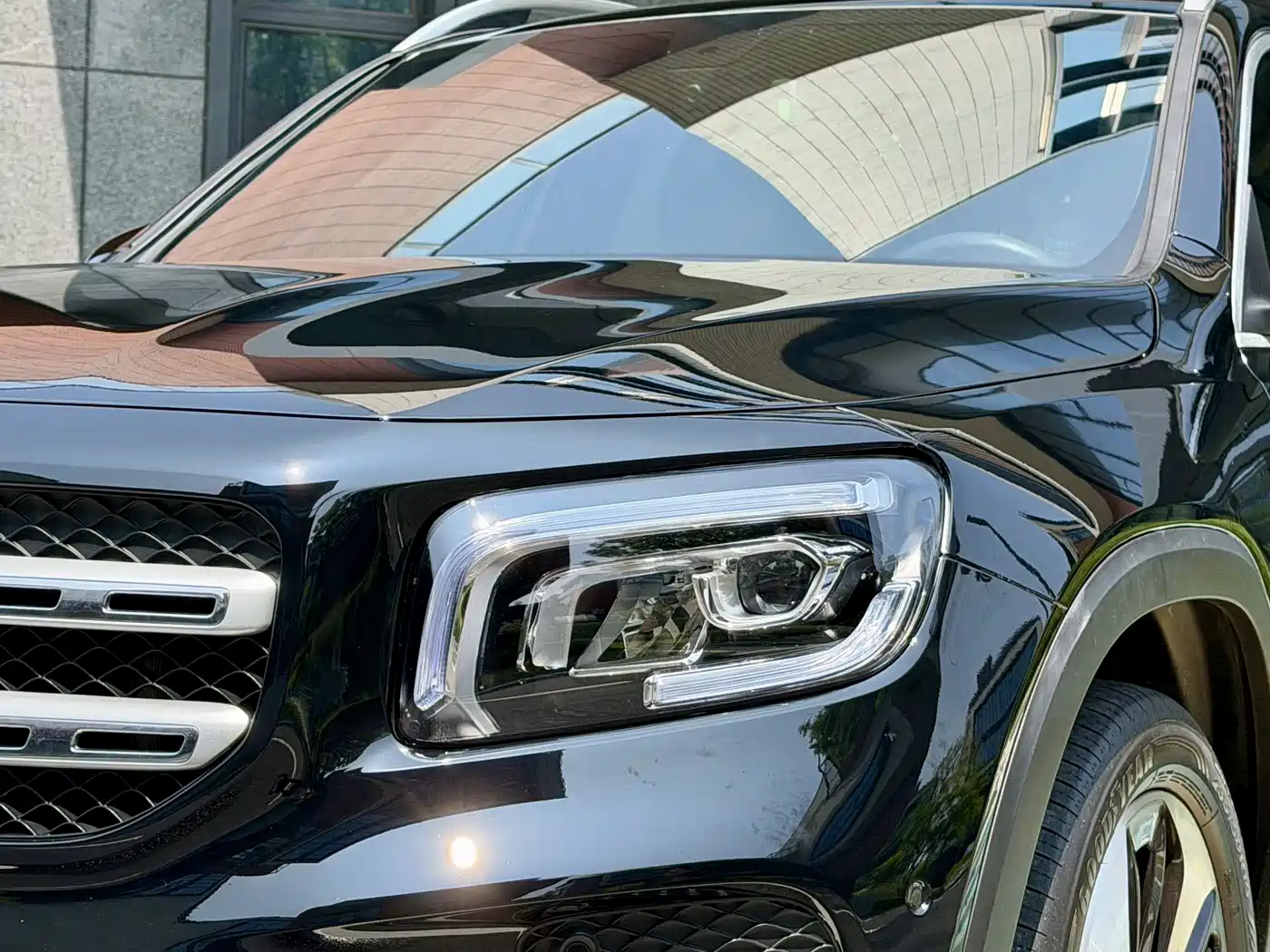 MERCEDES-BENZ GLB