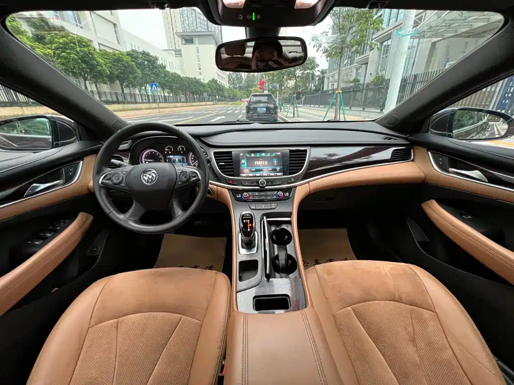 Photo 5 - Buick LaCrosse