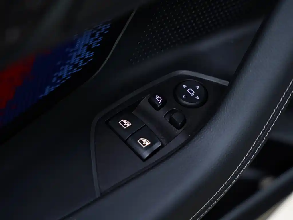 BMW M2 2024 M2 фото 31
