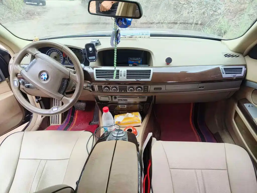 Photo 12 - BMW 7 Series