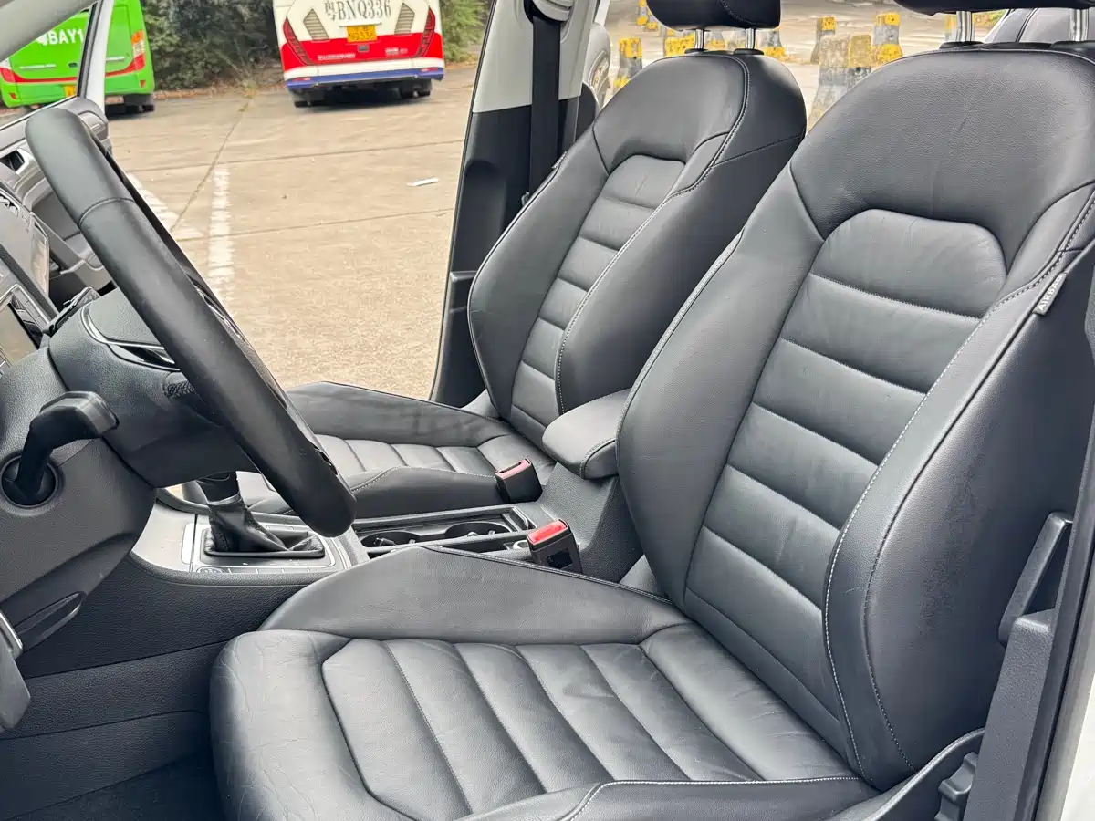 Volkswagen Golf 2016 230TSI Automatic Luxury фото 9