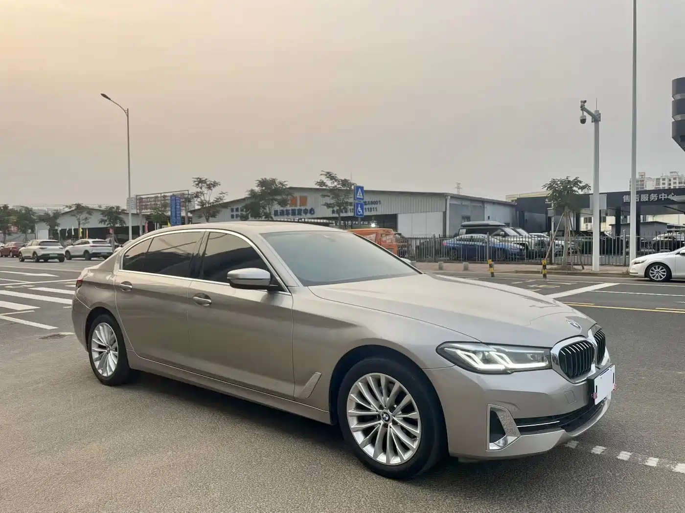 BMW 5 Series 2022 Model Second Facelift 525Li Luxury Package фото 3