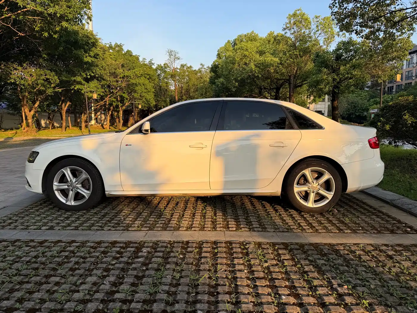 Фото 13 - Audi A4L