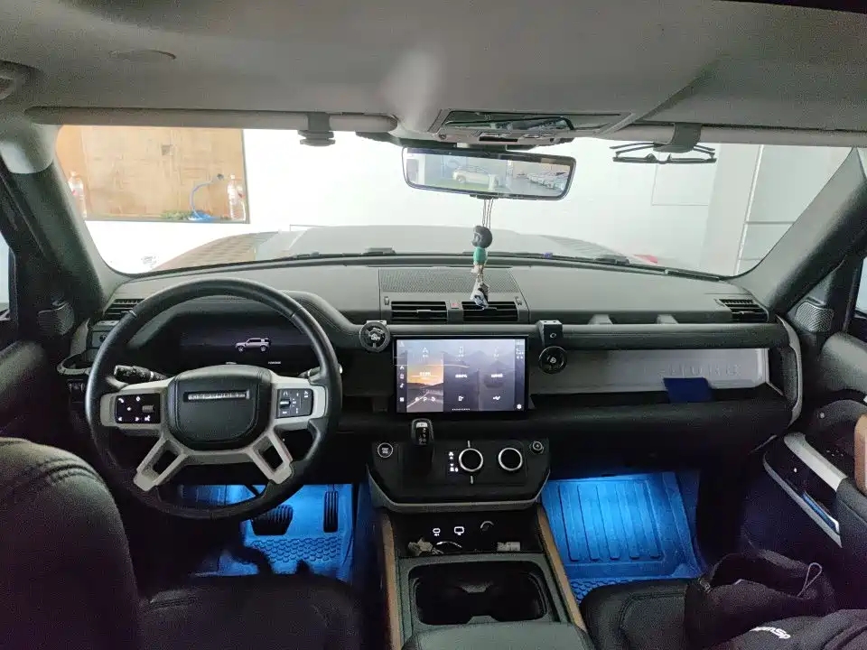 Photo 4 - Land Rover Defender