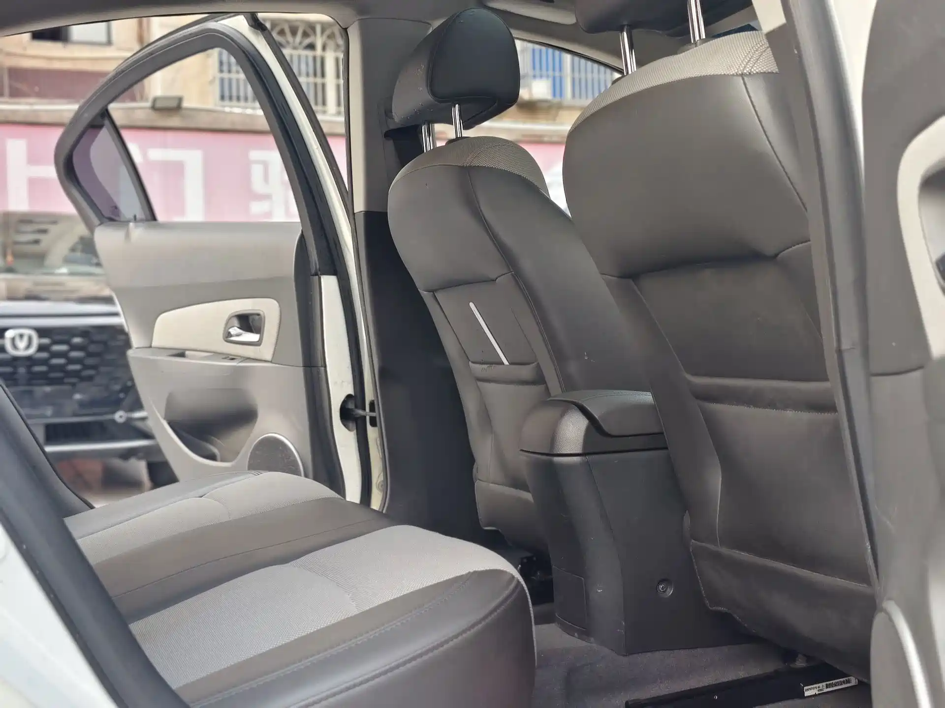 Photo 12 - Chevrolet Cruze