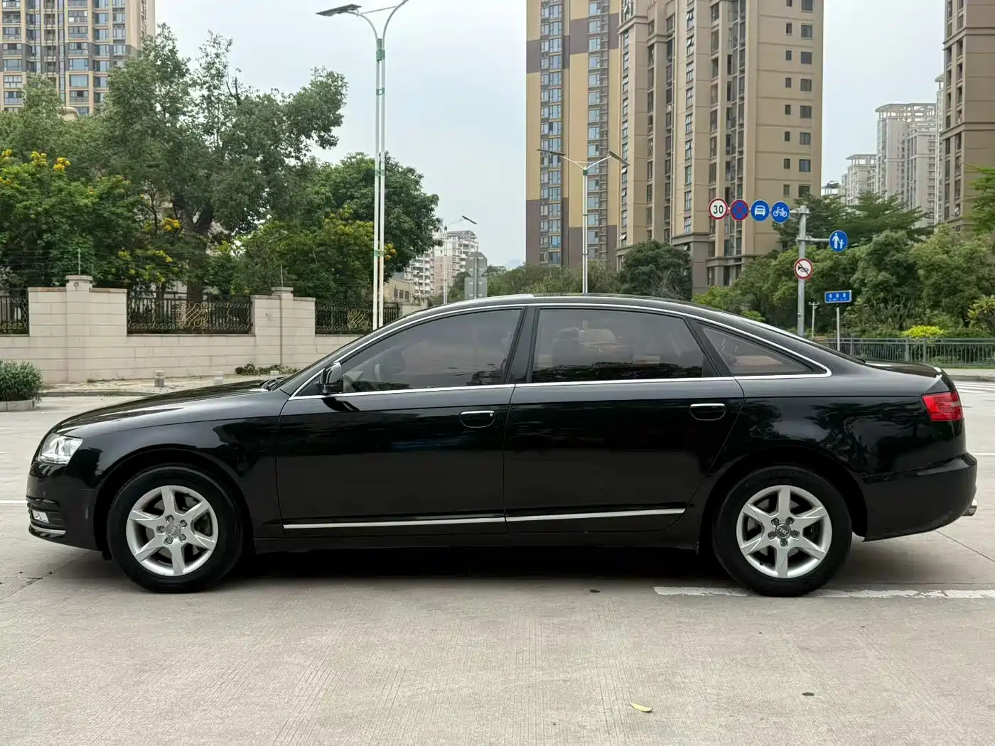 Audi A6L 2010 2.0 TFSI Automatic Standard фото 5
