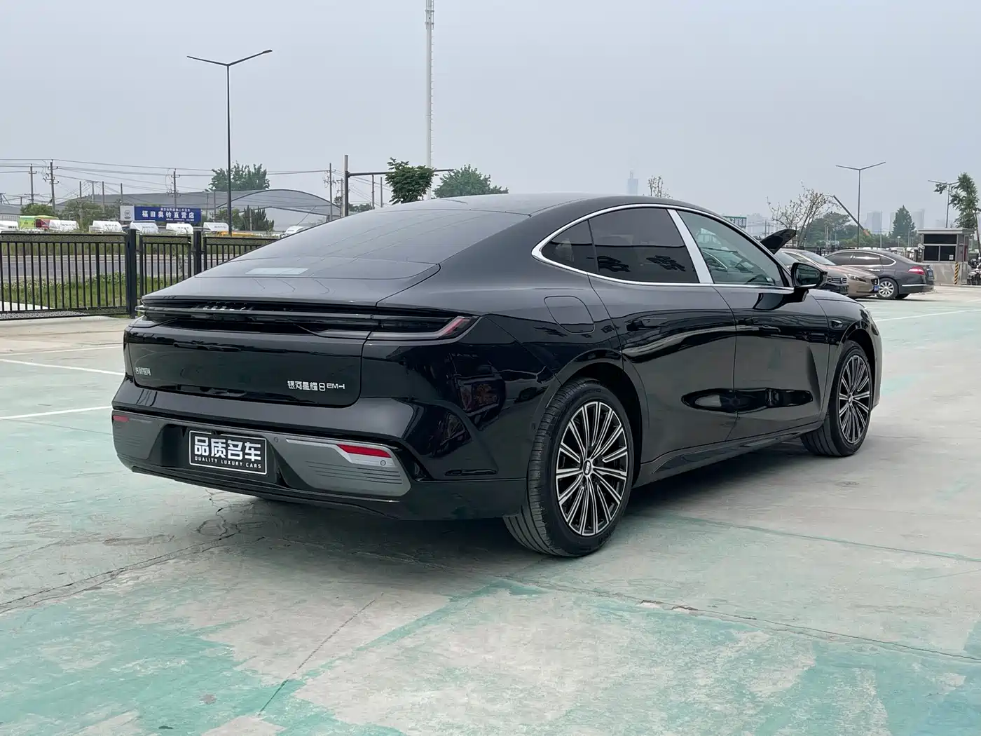 Geely Galaxy Galaxy Xingyao 8 2025 Model 130km EM-i Flagship Edition фото 15