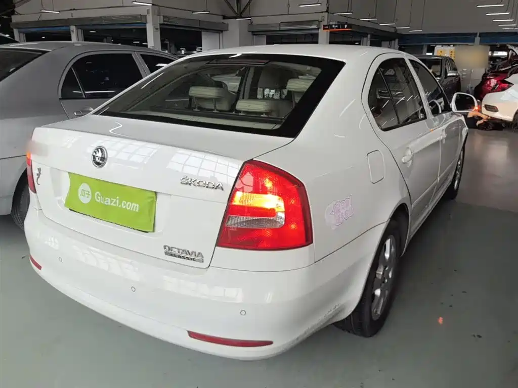 Škoda Octavia 2015 Classic 1.6L Automatic Elite Edition фото 7